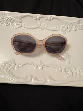 Retro Pale Pink Oval Sunglasses with Dark Gray Lenses